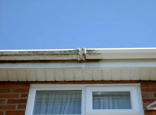 Fascia cleaning by Genie Clean